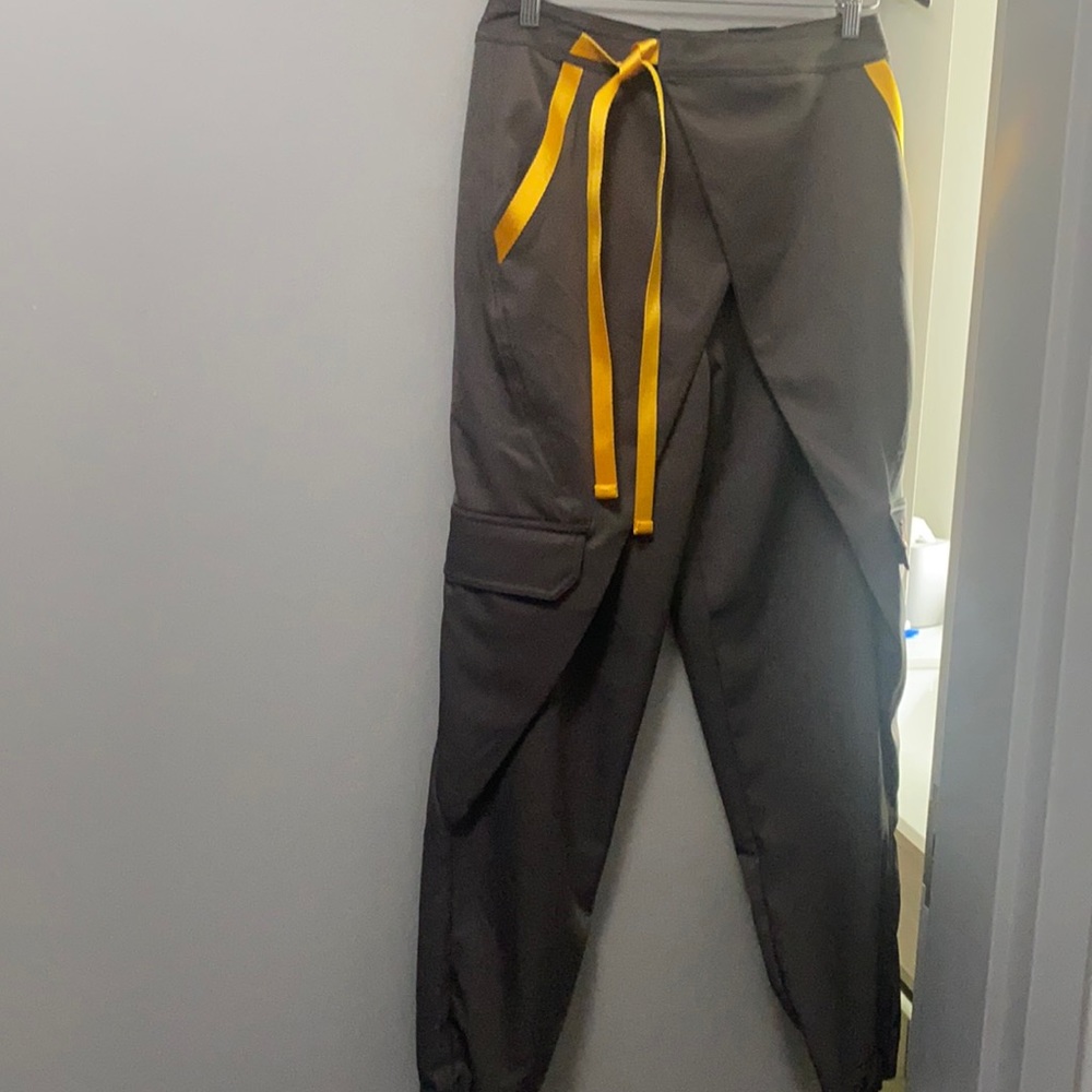 Tapered Utility Pants
JORDAN